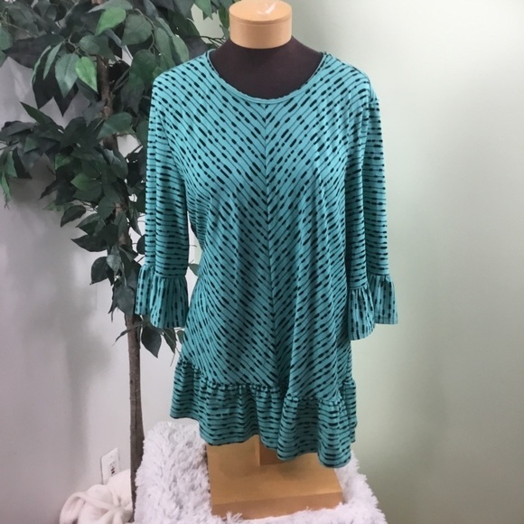 N Touch Large fee an and black three quarter sleeve top - Picture 1 of 12